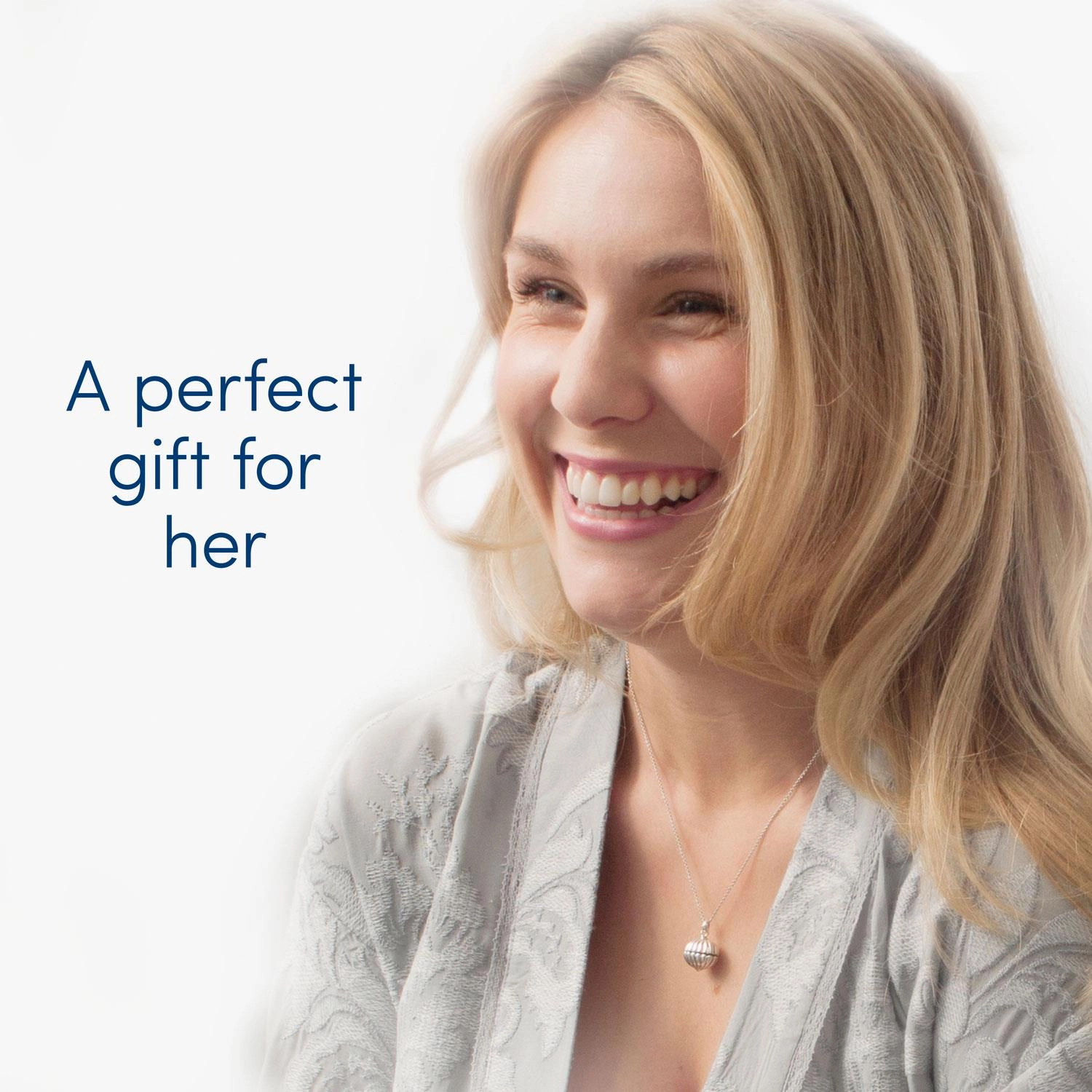 Dove Discover Favourites Selection 3 Pieces Gift Set for Her with Beauty Bag