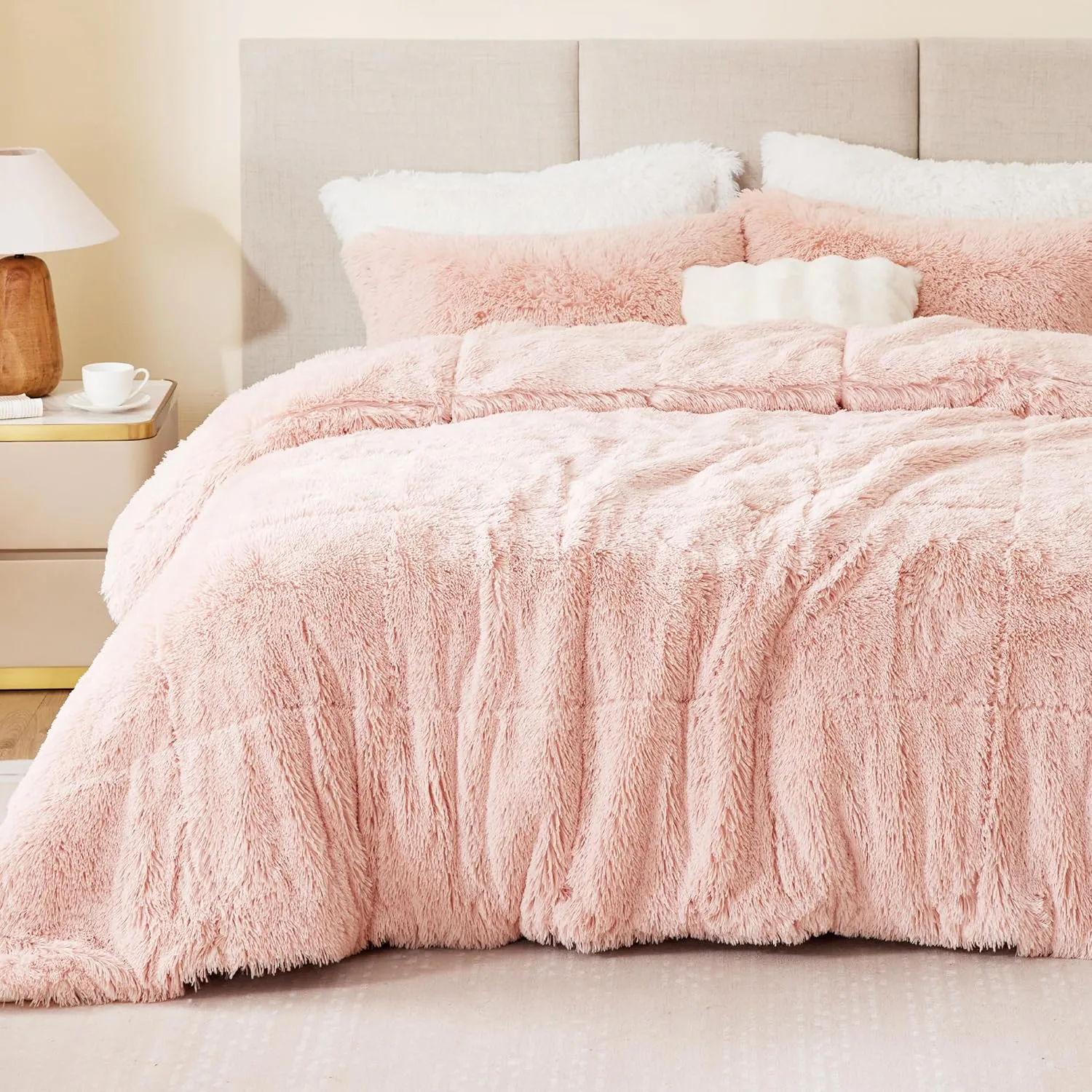 Intelligent Design Malea Shaggy Comforter Set, Long Faux Fur Cozy Down Alternative, Modern Casual Ultra Soft All Season Fluffy Bedding with Matching Sham, Full/Queen, Blush 3 Piece