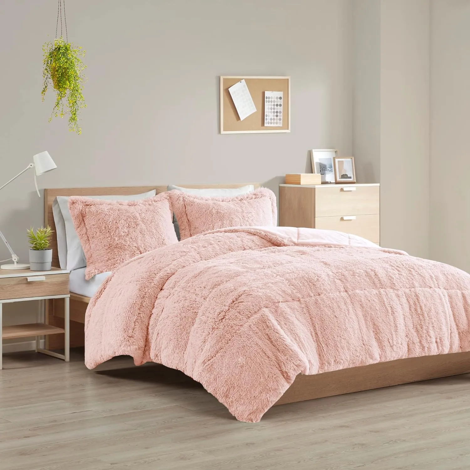 Intelligent Design Malea Shaggy Comforter Set, Long Faux Fur Cozy Down Alternative, Modern Casual Ultra Soft All Season Fluffy Bedding with Matching Sham, Full/Queen, Blush 3 Piece