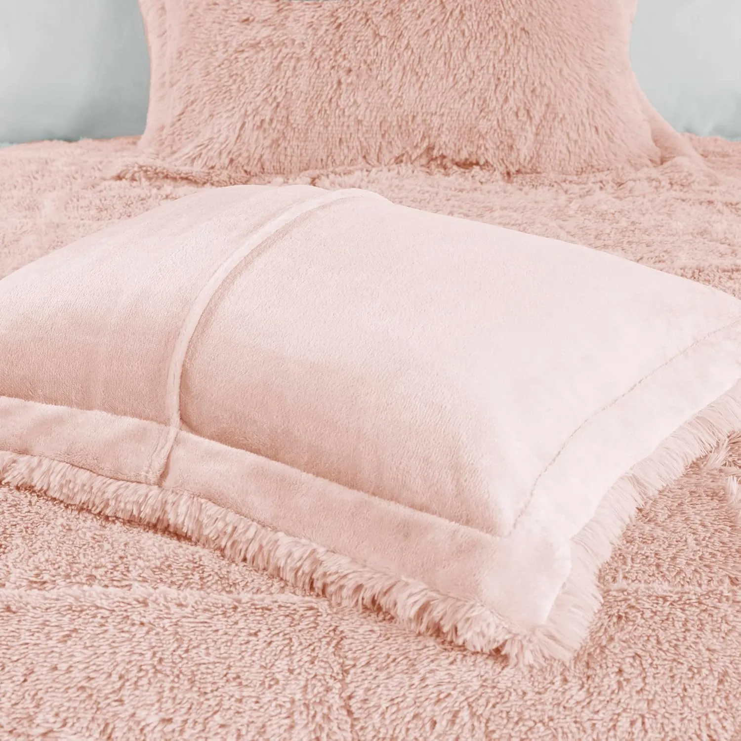 Intelligent Design Malea Shaggy Comforter Set, Long Faux Fur Cozy Down Alternative, Modern Casual Ultra Soft All Season Fluffy Bedding with Matching Sham, Full/Queen, Blush 3 Piece