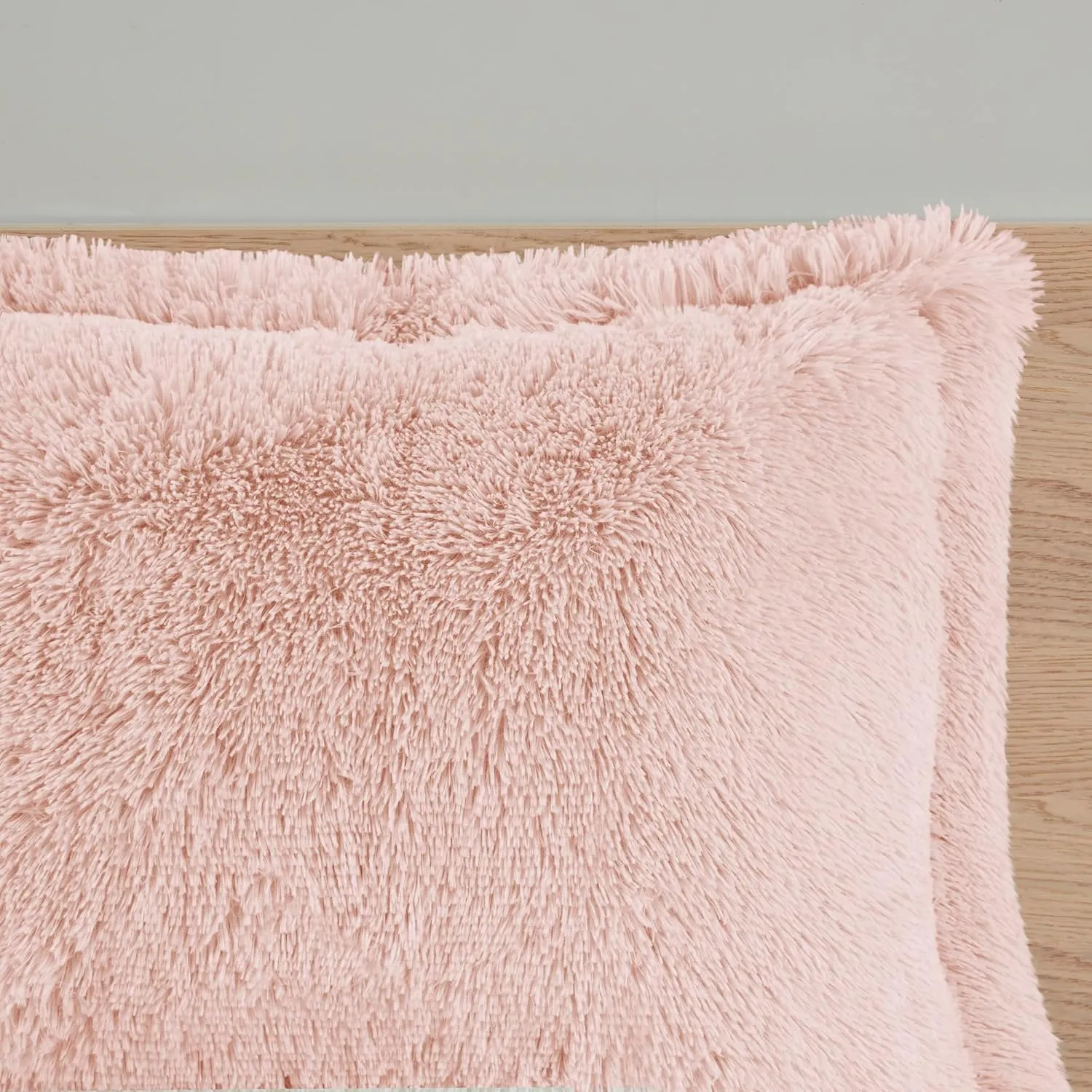 Intelligent Design Malea Shaggy Comforter Set, Long Faux Fur Cozy Down Alternative, Modern Casual Ultra Soft All Season Fluffy Bedding with Matching Sham, Full/Queen, Blush 3 Piece