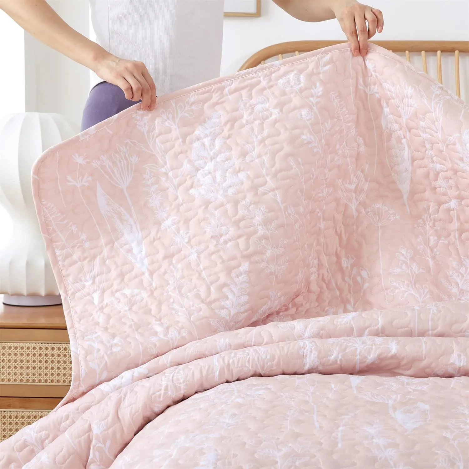 JANZAA Quilts Queen Size Blush Quilt Botanical with Floral Pattern Microfiber Bedspreads Queen Size 3 Pieces Lightweight Comforter Reversible Bedding Set with 2 Pillow Cases