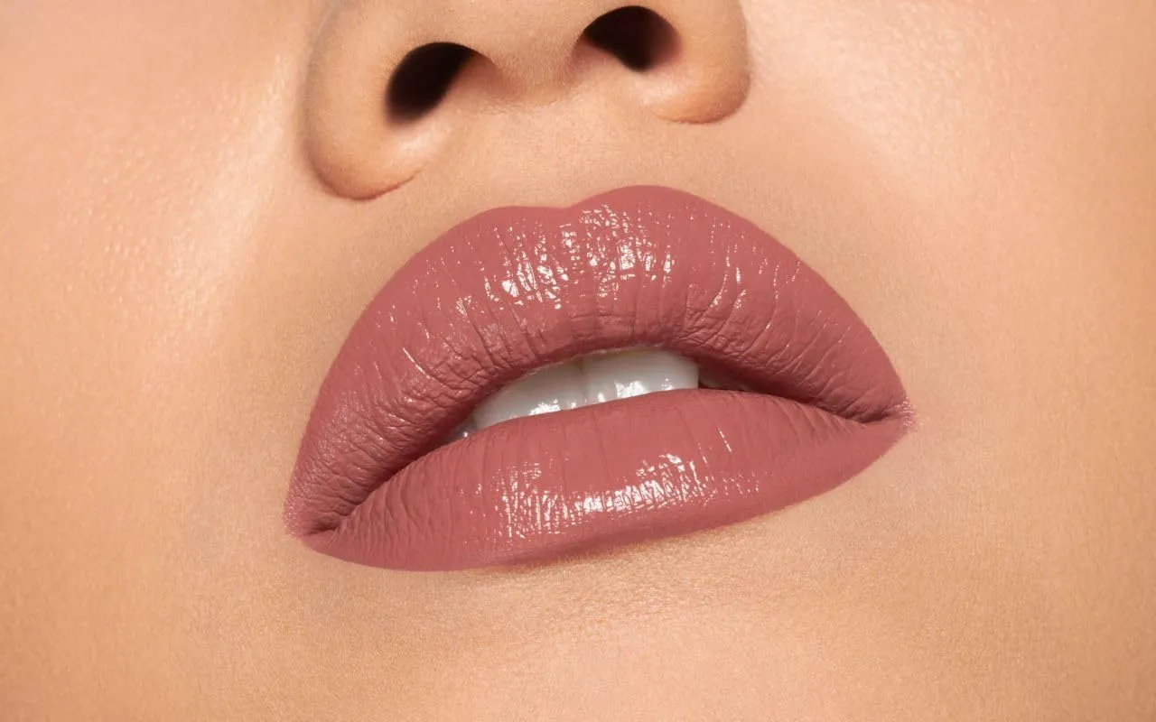 Pupa Milano Vamp! Extreme Colour Lipstick With Plumping Treatment - For Fuller, Defined Lips - Adds Incredible, Deep Color To Lips - Soft Texture Adheres Perfectly - 205 Iconic Nude - 0.123 Oz