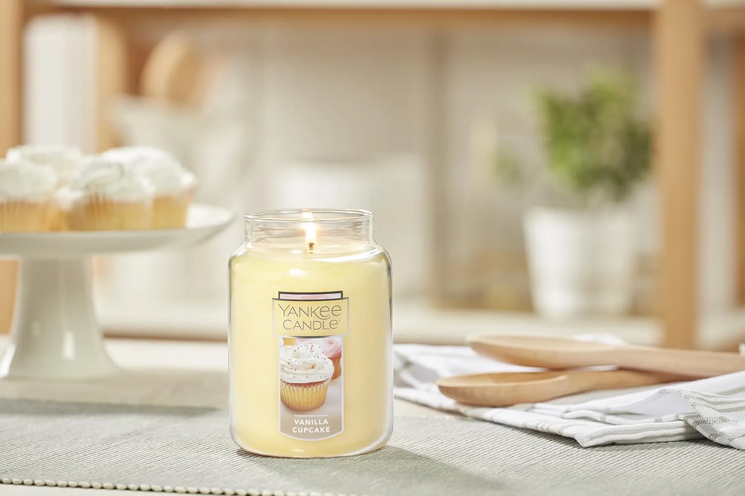 Yankee Candle Vanilla Cupcake Scented Classic 22oz Large Jar Single Wick Candle, Over 110 Hours of Burn Time, Ideal for Creating Relaxing Ambience & Holiday Gifting